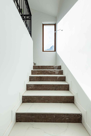 A luxurious three-story villa on the first sea line in  Kotor — photo 30